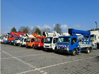 Camion avec nacelle NISSAN