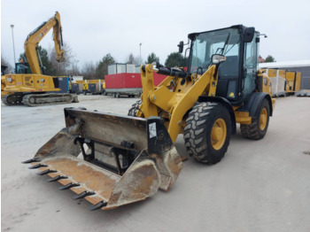 Chargeuse sur pneus CATERPILLAR 906M