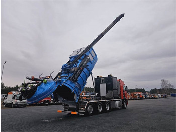 Camion hydrocureur VOLVO