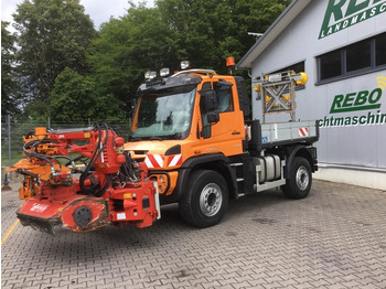 Véhicule de voirie/ Spécial UNIMOG