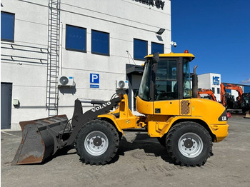 Chargeuse sur pneus VOLVO L30B