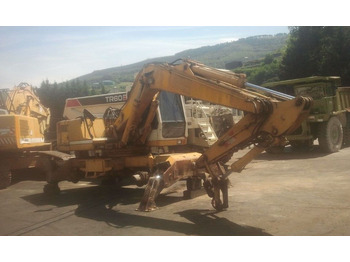 Pelle sur pneus LIEBHERR A 902