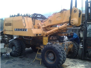 Pelle sur pneus LIEBHERR A 912