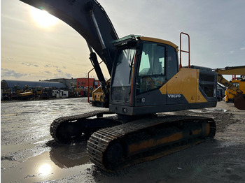 Pelle sur chenille VOLVO EC250EL