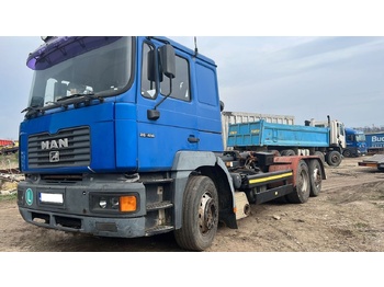 Camion ampliroll MAN 26.414