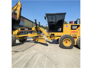 Niveleuse CATERPILLAR 140H