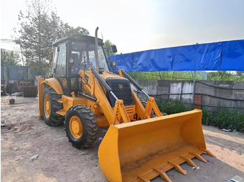 Tractopelle JCB 3CX