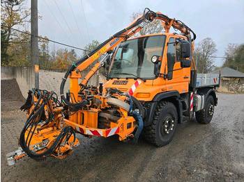 Véhicule de voirie/ Spécial UNIMOG U400