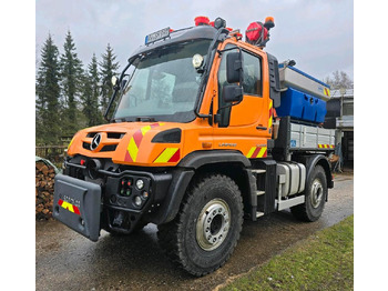 Véhicule de voirie/ Spécial UNIMOG