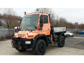 Véhicule de voirie/ Spécial UNIMOG U300