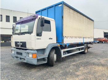 Camion à rideaux coulissants MAN L2000