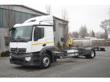 Châssis cabine MERCEDES-BENZ Actros 1824 / 9.1 m chassis / sleeping cabin: photos 2