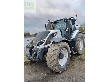 Tracteur agricole VALTRA T214