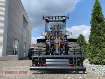 Valet de ferme neuf JCB 403 Agri Plus: photos 3