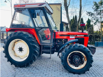 Tracteur agricole ZETOR