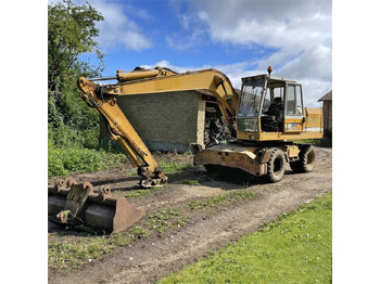 Pelle sur pneus LIEBHERR A 902