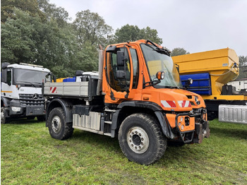 Véhicule de voirie/ Spécial UNIMOG