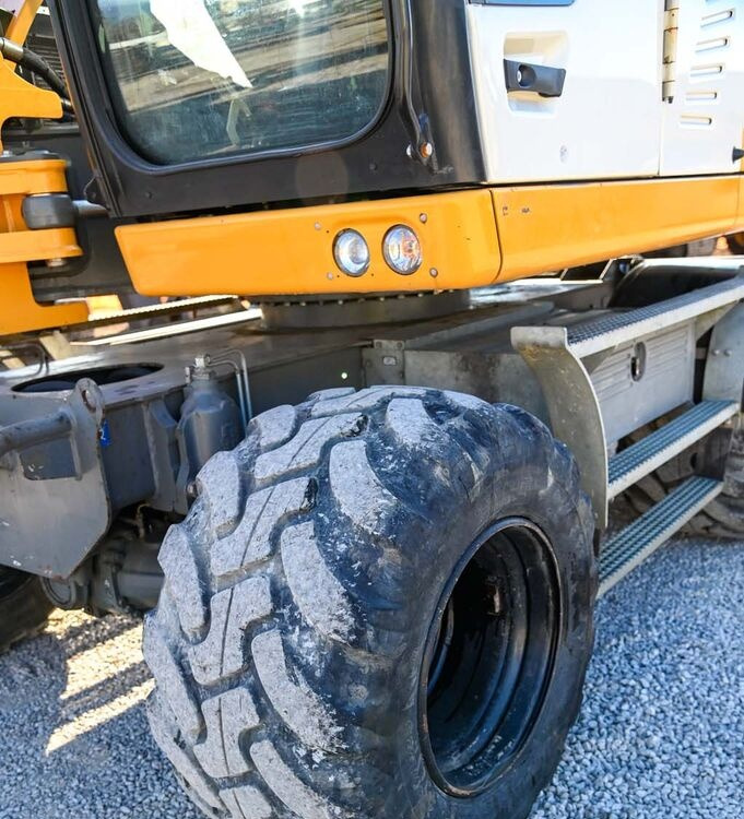 Pelle sur pneus Liebherr A910: photos 31