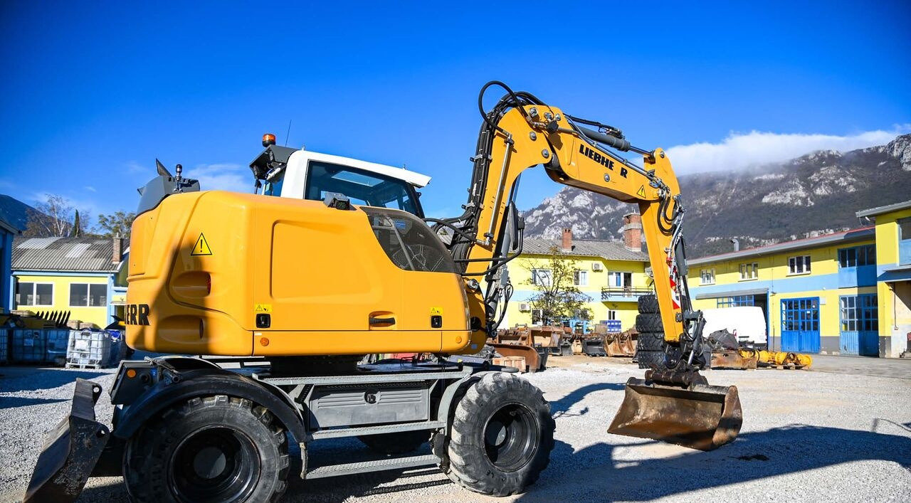 Pelle sur pneus Liebherr A910: photos 28