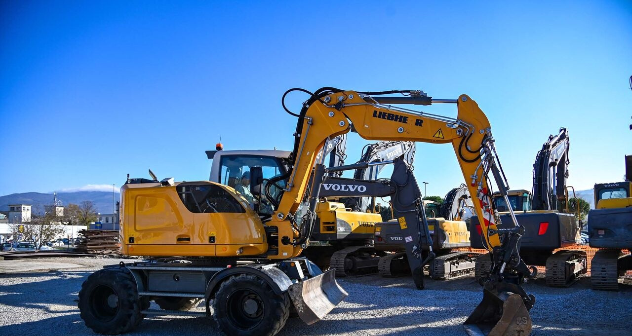 Pelle sur pneus Liebherr A910: photos 37