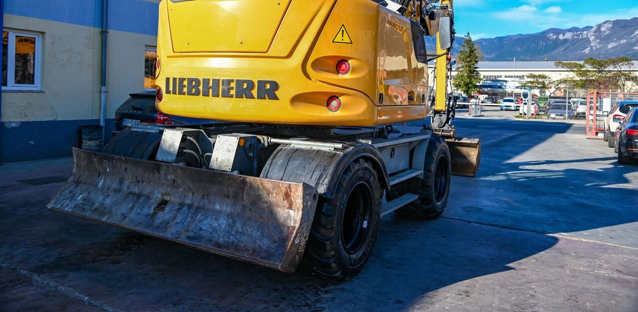 Pelle sur pneus Liebherr A910: photos 7