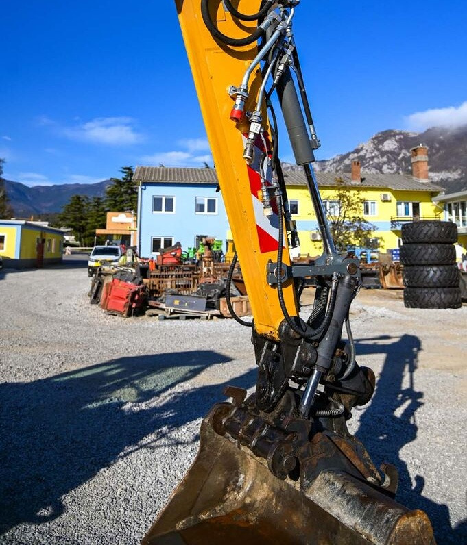 Pelle sur pneus Liebherr A910: photos 36