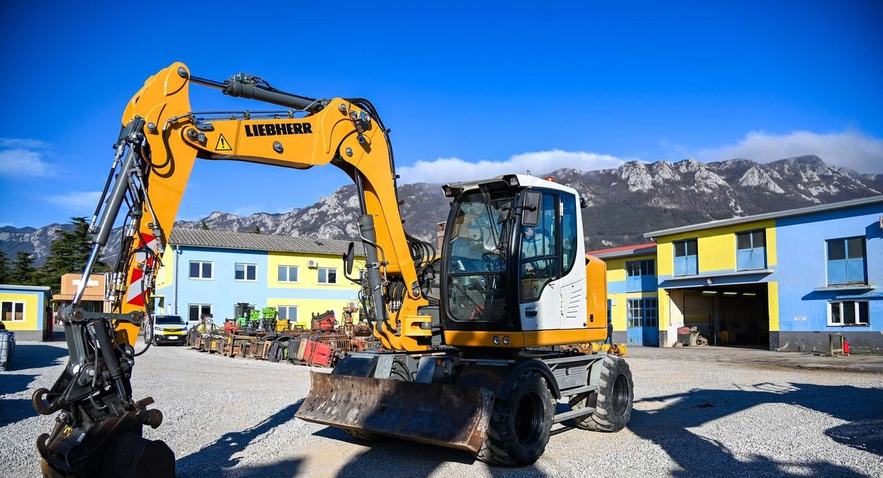 Pelle sur pneus Liebherr A910: photos 39