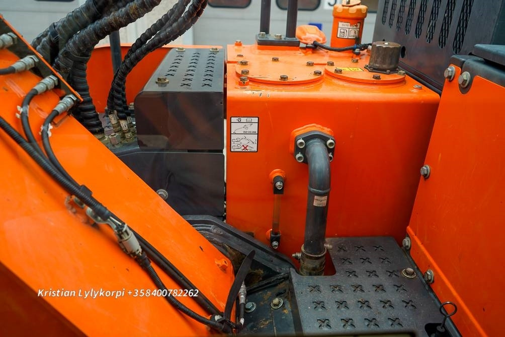 Pelle sur chenille Doosan DX140LCR-5 PYÖRITTÄJÄLLÄ: photos 36