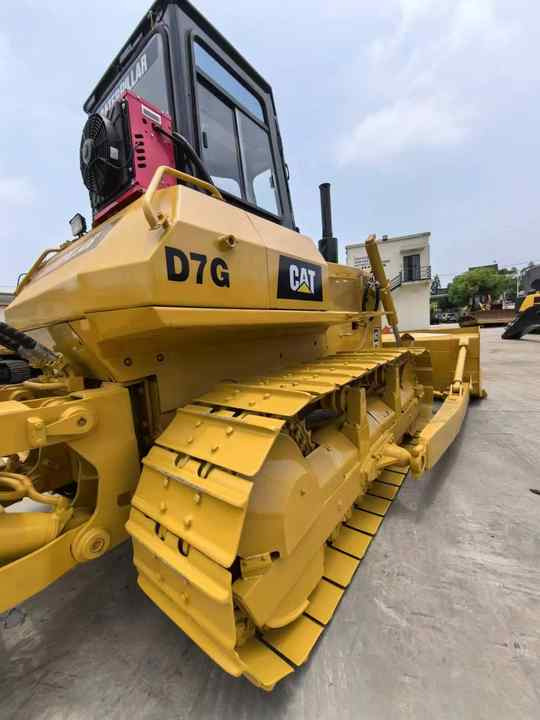 Bulldozer Caterpillar D7G D7H D7R crawler bulldozer Used cat d7g japan used bulldozer for sale: photos 6