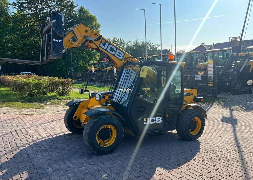 Chariot télescopique JCB 525-60: photos 18