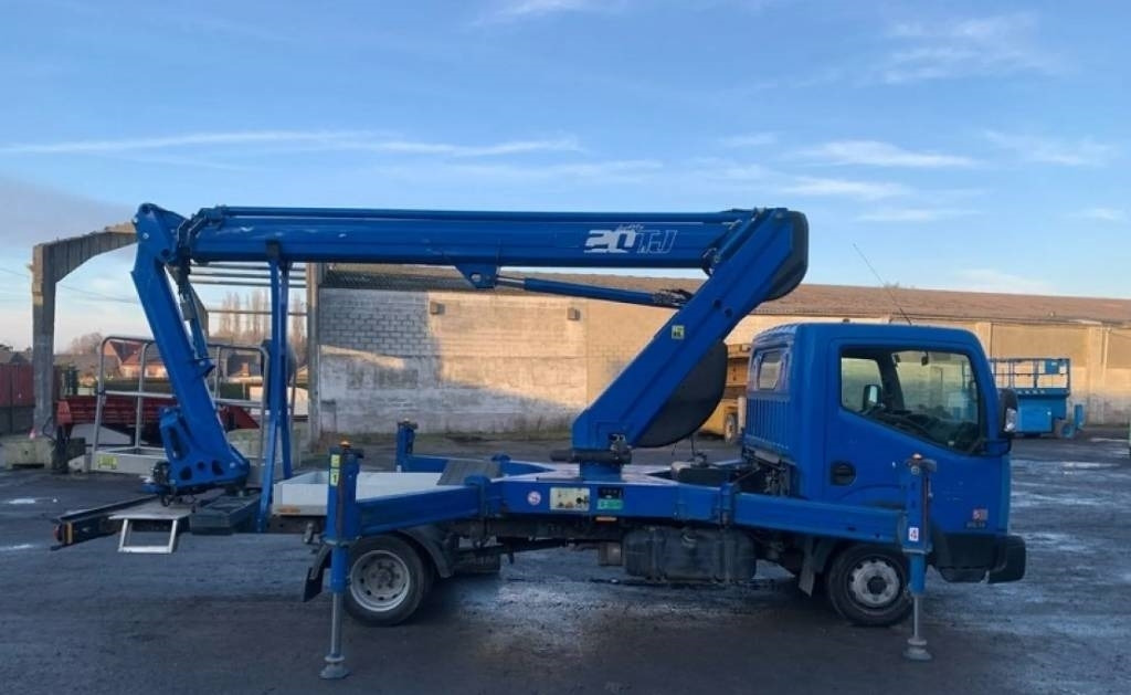 Camion avec nacelle Socage 20TJ - 20m Nissan Cabstar - bucket truck boom lift: photos 1