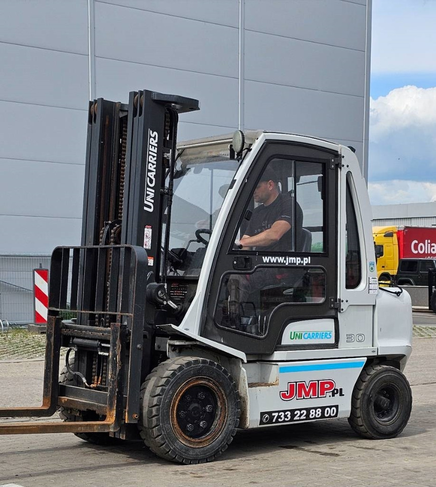 Chariot élévateur à gaz UniCarriers UG1D2A30LQ DX30: photos 7