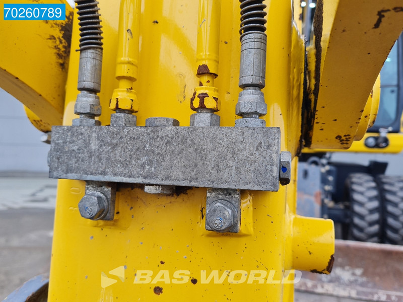 Pelle sur pneus Komatsu PW148 -11: photos 20