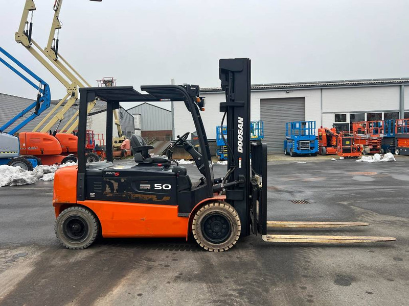 Doosan B50X5 5T 6m Triplex non-marking (1840) - crédit-bail Doosan B50X5 5T 6m Triplex non-marking (1840): photos 6