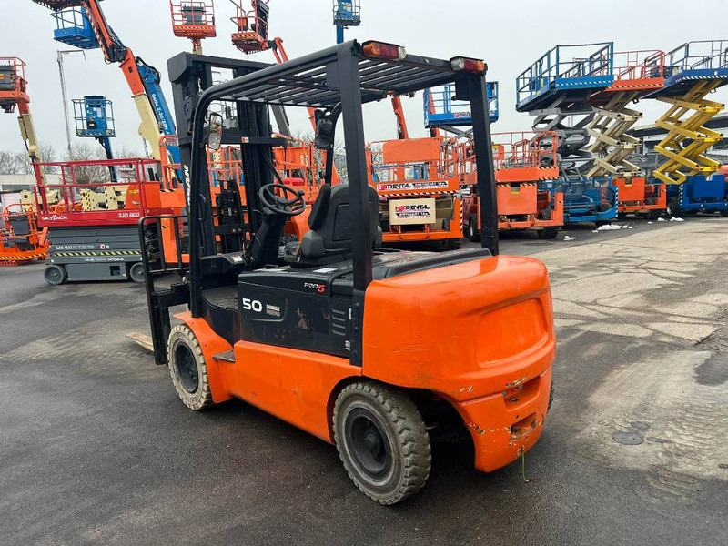 Doosan B50X5 5T 6m Triplex non-marking (1840) - crédit-bail Doosan B50X5 5T 6m Triplex non-marking (1840): photos 9