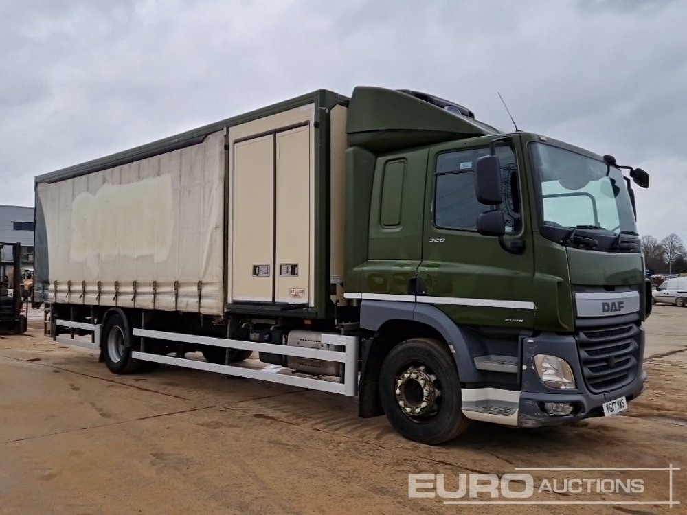 Camion à rideaux coulissants 2017 DAF CF320: photos 7