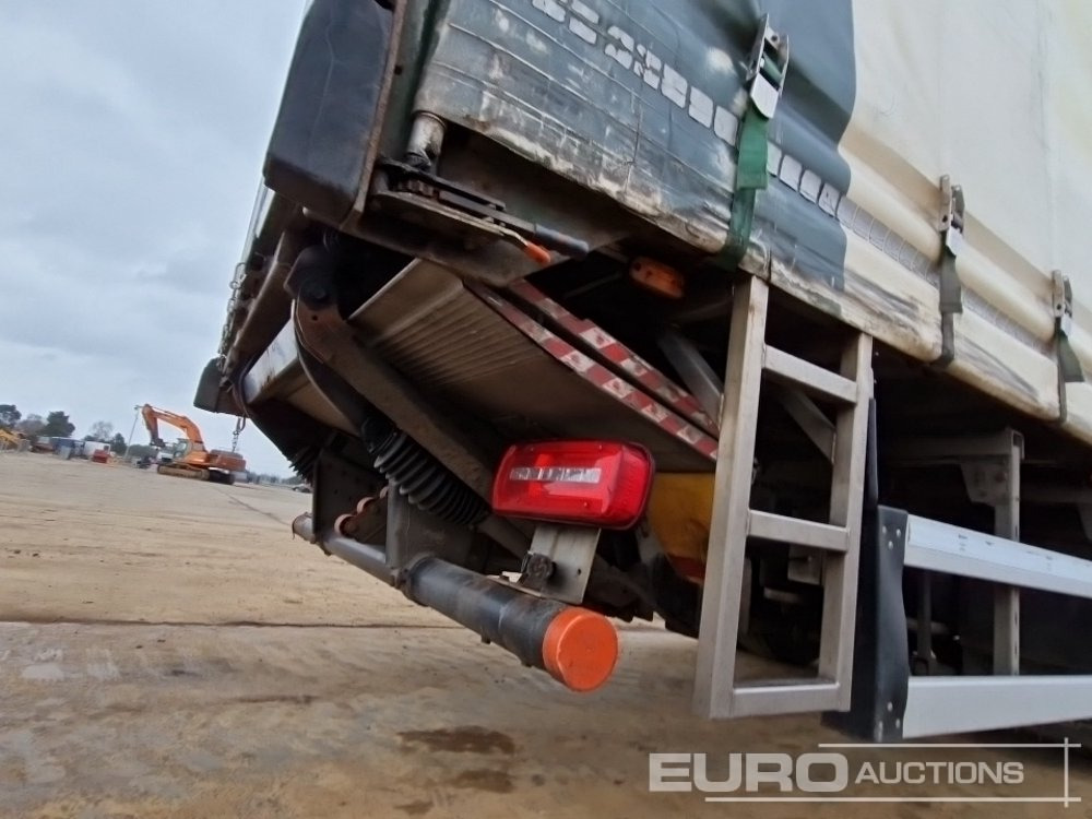 Camion à rideaux coulissants 2017 DAF CF320: photos 23