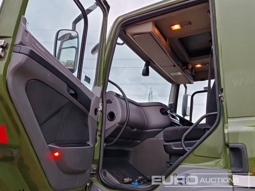 Camion à rideaux coulissants 2017 DAF CF320: photos 29