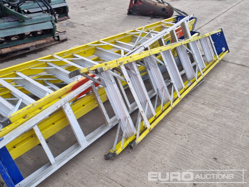 Matériel de chantier Fiberglass Step Ladders (3 of), Aluminium Step Ladders (2 of): photos 15