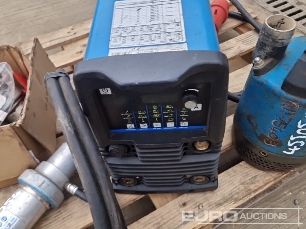 Matériel de chantier Hydraulic Impact Wrench (2 of), Miller 415Volt Welder, Submersible Pump: photos 12